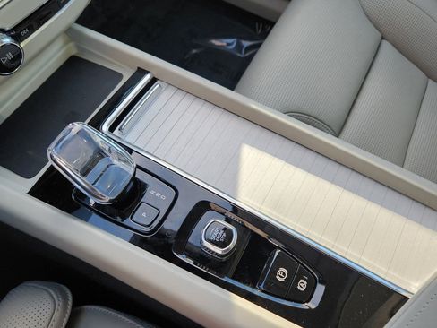 New 2026 Volvo XC60 B5 Ultra w/ Climate Package image 10