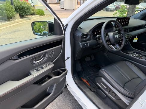 Certified 2026 Honda Pilot TrailSport image 12