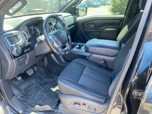 Used 2019 Nissan Titan SV w/ SV Convenience Package AWD/4WD image 3