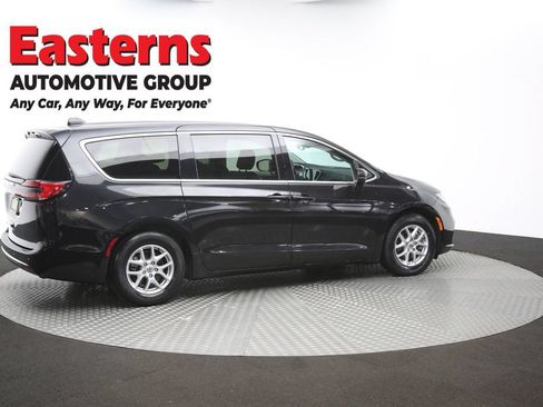 Used 2023 Chrysler Pacifica Touring-L FWD image 44