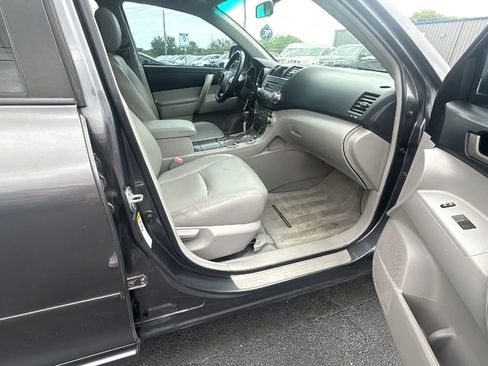 Used 2010 Toyota Highlander SE image 5