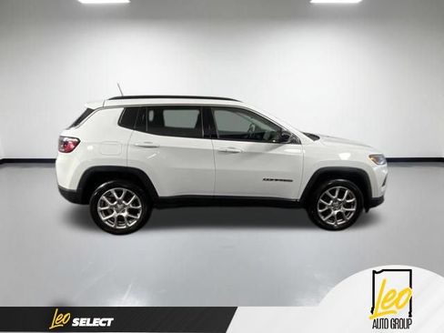 Used 2022 Jeep Compass Latitude AWD/4WD image 5