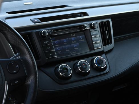 Used 2016 Toyota RAV4 LE image 27