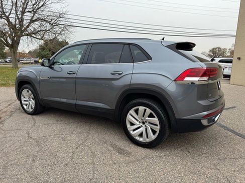 Used 2020 Volkswagen Atlas Cross Sport SE w/ Panoramic Sunroof Package image 6