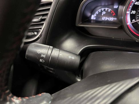 Used 2015 MAZDA MAZDA3 i Touring image 31