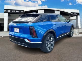 New 2025 Cadillac Optiq Luxury 2 video 3