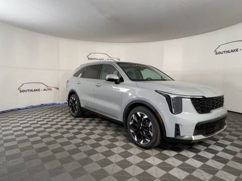 Certified 2025 Kia Sorento EX w/ Panoramic Sunroof Package FWD image 2