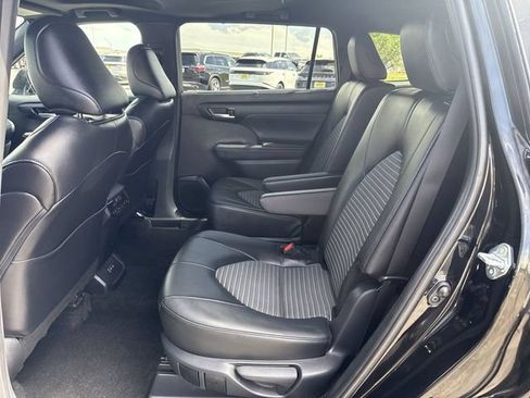 Used 2025 Toyota Highlander XSE AWD/4WD image 22