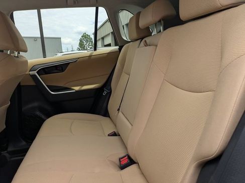 Used 2022 Toyota RAV4 LE FWD image 15