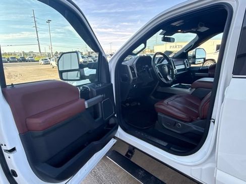 Certified 2022 Ford F250 Platinum w/ FX4 Off-Road Package AWD/4WD image 25
