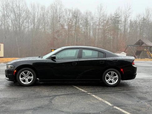 Used 2020 Dodge Charger SXT w/ Leather Interior Group image 7