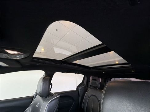 Used 2020 Chrysler Pacifica Limited w/ S Appearance Package image 27