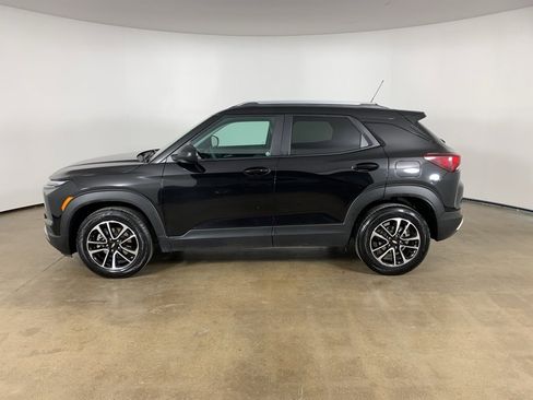 Used 2025 Chevrolet TrailBlazer LT image 16