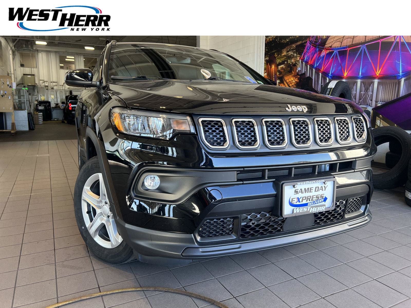 Used 2023 Jeep Compass Latitude w/ Convenience Group AWD/4WD image 1