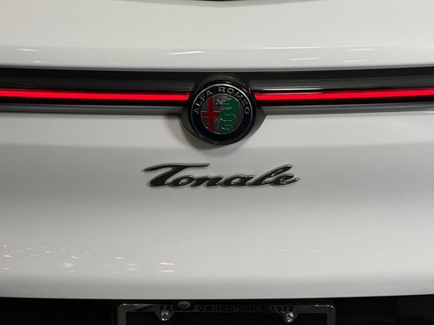 Used 2024 Alfa Romeo Tonale Veloce AWD/4WD image 11