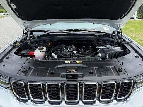Used 2024 Jeep Grand Cherokee Limited RWD image 29