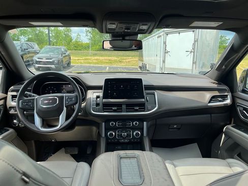 Used 2023 GMC Yukon XL SLT w/ SLT Luxury Package AWD/4WD image 24