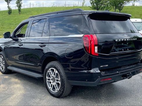 Used 2025 Ford Expedition Active AWD/4WD image 2