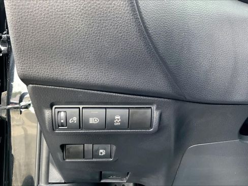 Used 2025 Toyota Corolla Cross AWD Hybrid image 33