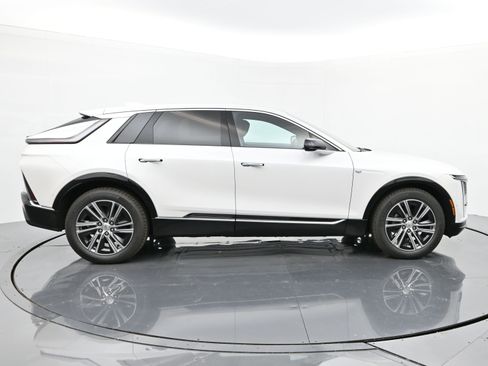 New 2025 Cadillac Lyriq Luxury image 6