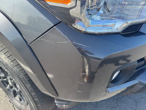 Used 2022 Toyota Tacoma SR5 w/ Technology Package image 6