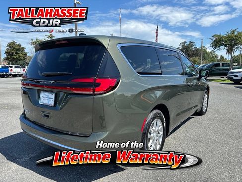 New 2027 Chrysler Pacifica Select FWD image 3