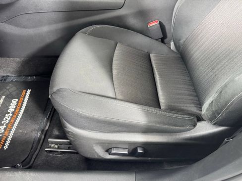 Used 2025 Nissan Altima 2.5 SV FWD image 14