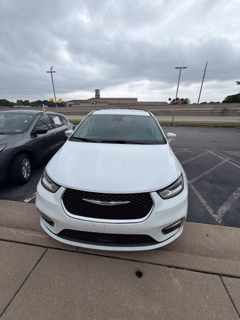 Used 2022 Chrysler Pacifica Touring-L FWD image 5