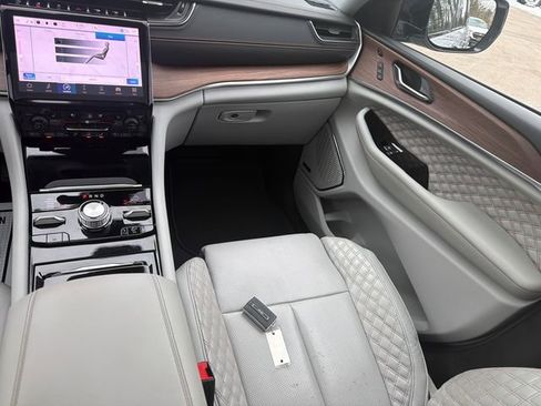 Used 2023 Jeep Grand Cherokee Summit image 24
