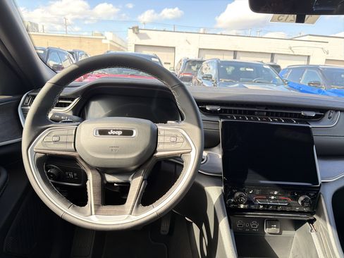 New 2025 Jeep Grand Cherokee Limited AWD/4WD image 13