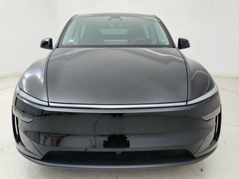 Used 2026 Tesla Model Y 2WD image 2