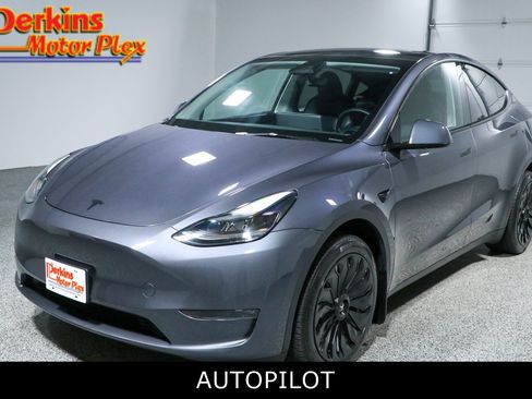 Used 2023 Tesla Model Y AWD image 1