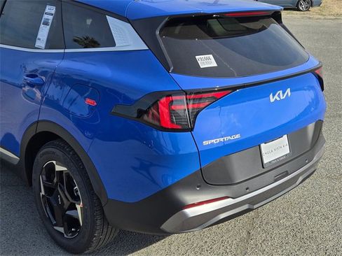 New 2026 Kia Sportage EX image 8