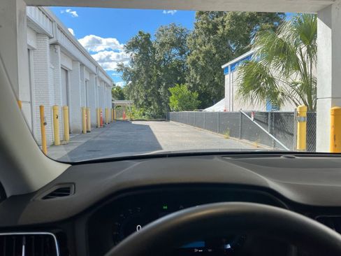 Used 2025 Volvo V60 B5 Cross Country Plus image 34