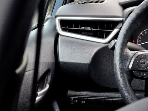 Used 2020 Toyota Corolla LE image 15