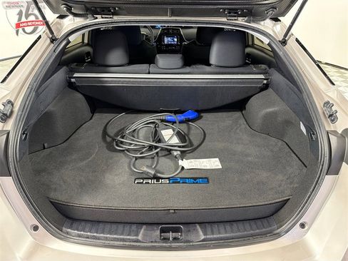 Used 2022 Toyota Prius Prime LE image 18