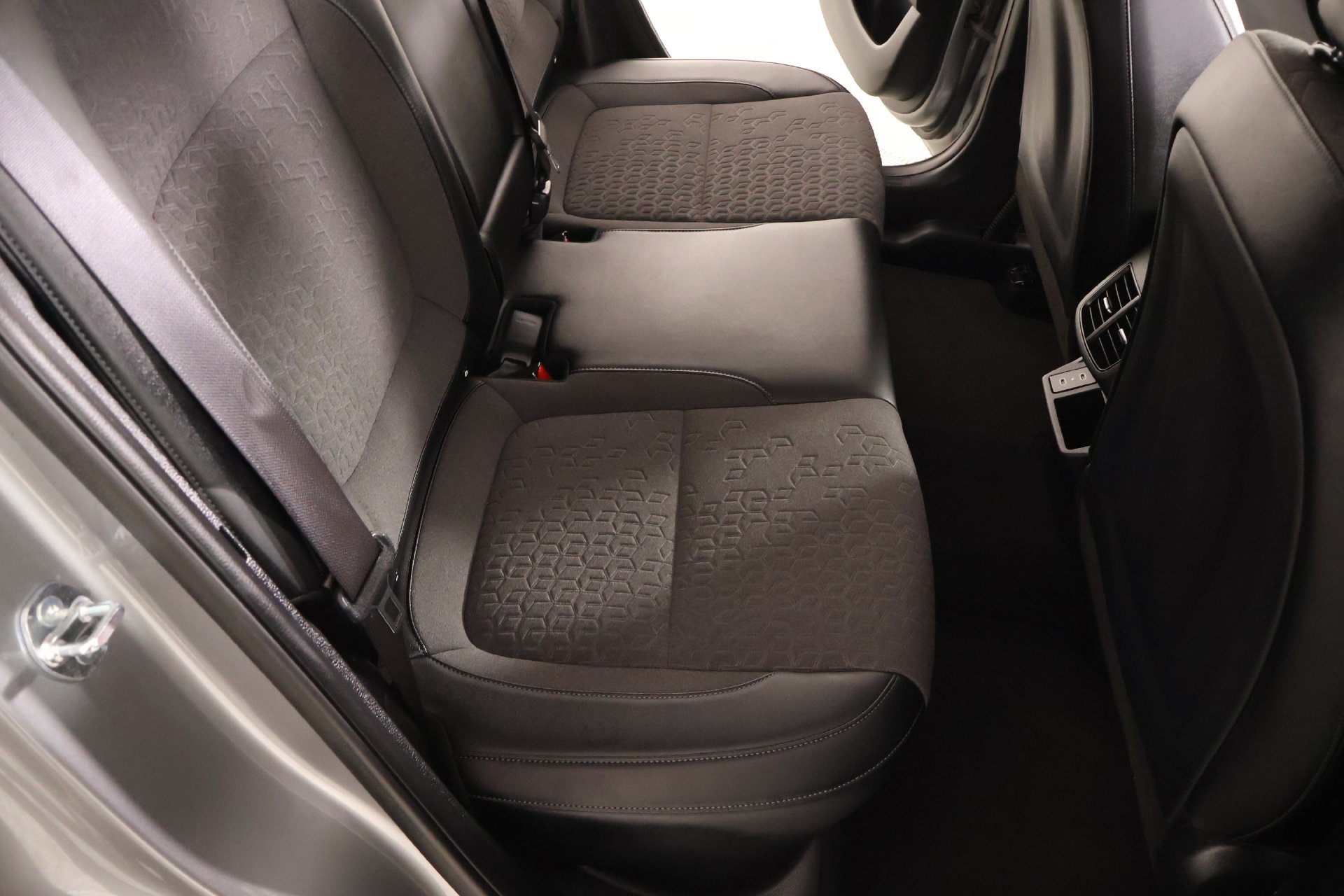 Used 2025 Kia Seltos S FWD image 14