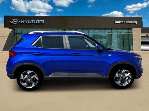 New 2026 Hyundai Venue SEL image 9