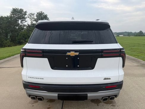 Used 2026 Chevrolet Traverse LT w/ Driver Confidence Package FWD image 4