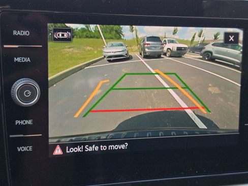 New 2025 Volkswagen Taos SE image 3