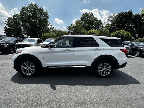 Used 2023 Ford Explorer XLT w/ Equipment Group 202A AWD/4WD image 8