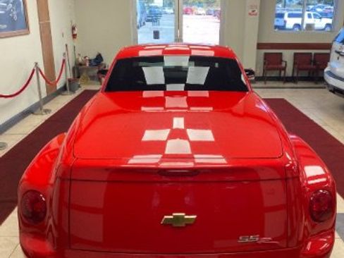 Used 2004 Chevrolet SSR w/ Preferred Equipment Group RWD image 2