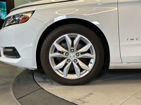Used 2019 Chevrolet Impala LT FWD image 24