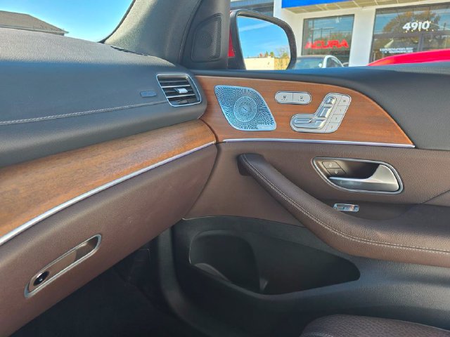 Used 2021 Mercedes-Benz GLS 450 4MATIC image 32