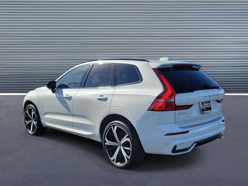 Used 2022 Volvo XC60 B5 R-Design w/ Protection Package Premier FWD image 4