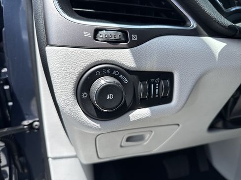Used 2021 Jeep Cherokee Latitude Plus FWD image 29