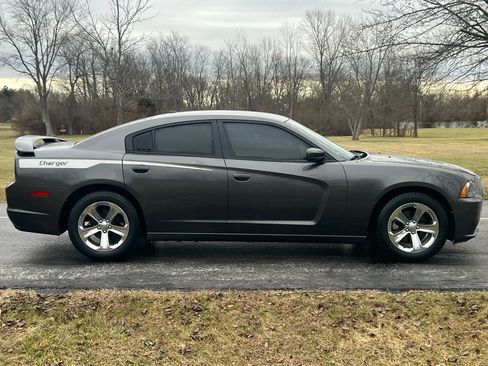 Used 2014 Dodge Charger SE w/ Sport Appearance Group image 4