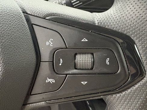 Used 2025 Chevrolet Trax LT image 15