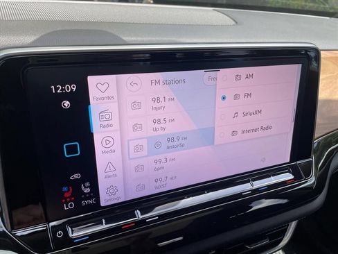 Used 2026 Volkswagen Atlas SE w/ Panoramic Sunroof Package FWD image 19