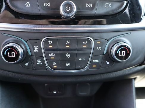 Used 2023 Chevrolet Traverse LT AWD/4WD image 23